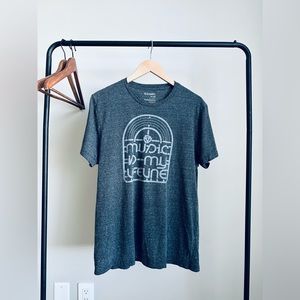 Old navy tshirt. Size L. Grey. Graphic T